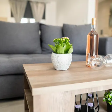 Hilltop Apartment *