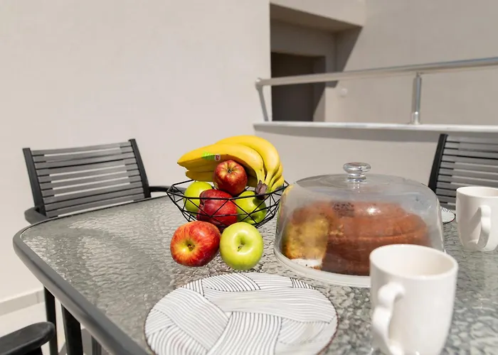 Hilltop Apartament *