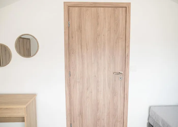 Hilltop Apartament *