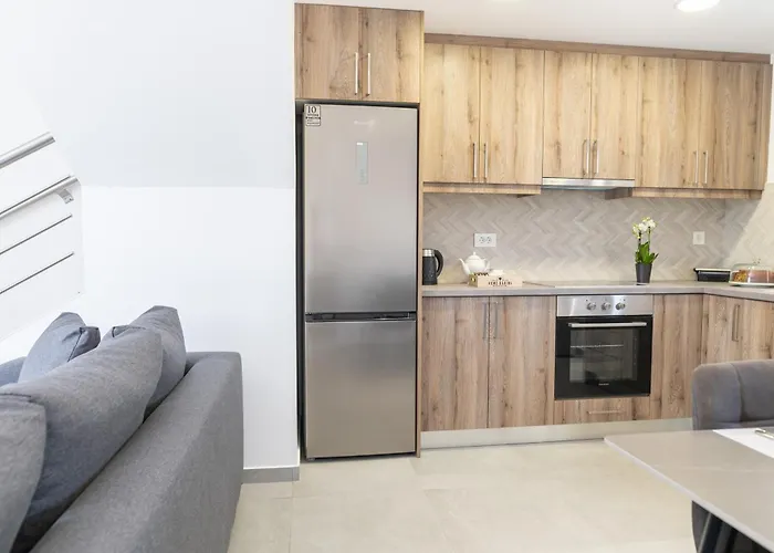 Hilltop Apartament *