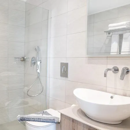 Hilltop * Κέφαλος